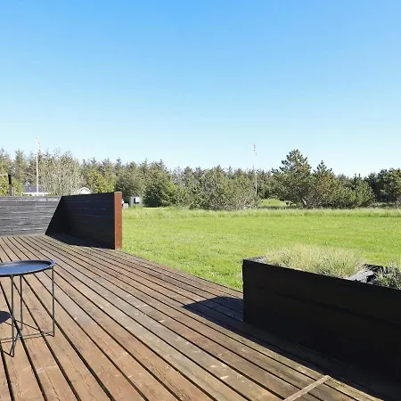 Three-bedroom In 20 *